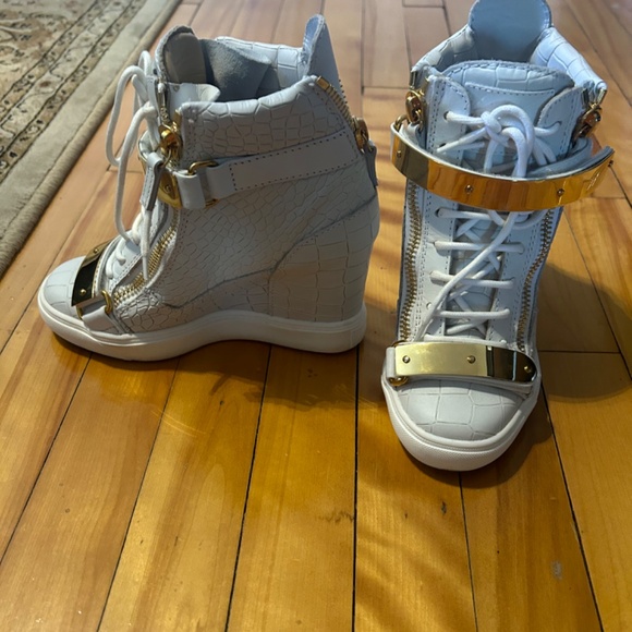 Giuseppe Zanotti - Picture 2 of 6